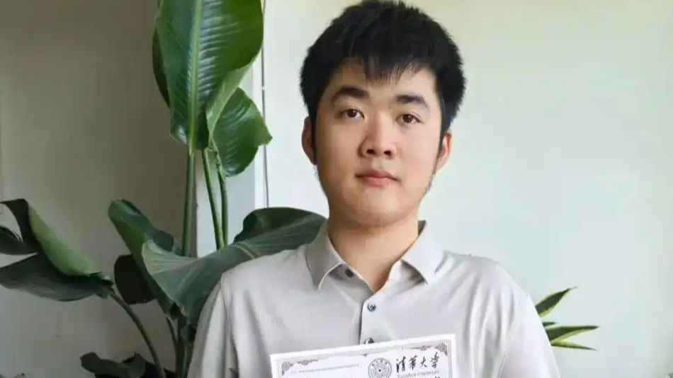 独臂少年刘宸瑞考入清华热搜配图